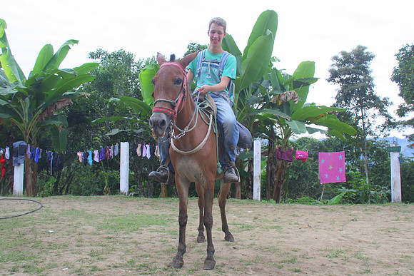 Jorik te paard