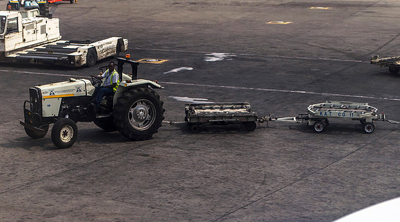 De bagagetractor op Nairobi
