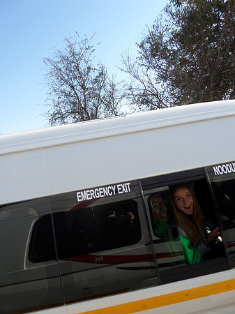 Annemiek in de bus.
