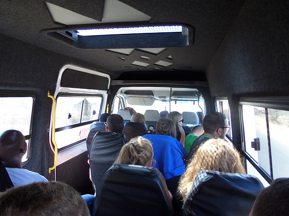 In de bus.
