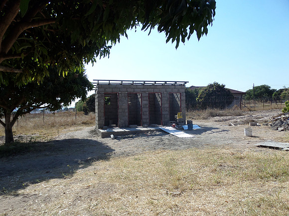 De gebouwde toiletten.